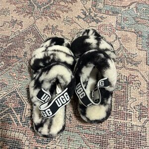 UGG Monochrome Fluffy Slippers
